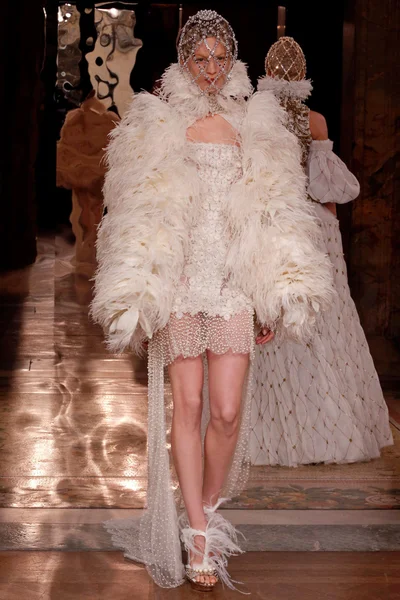 Look 10